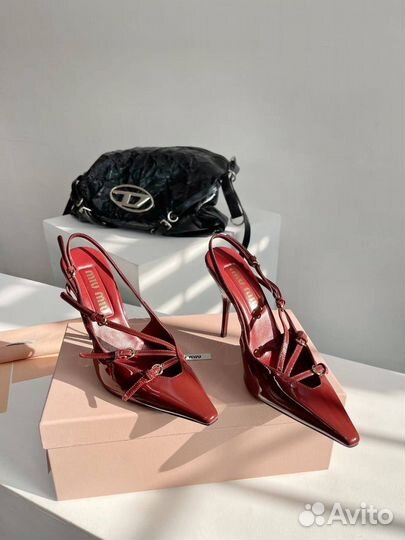 Туфли слингбэк MIU MIU красные лаковые