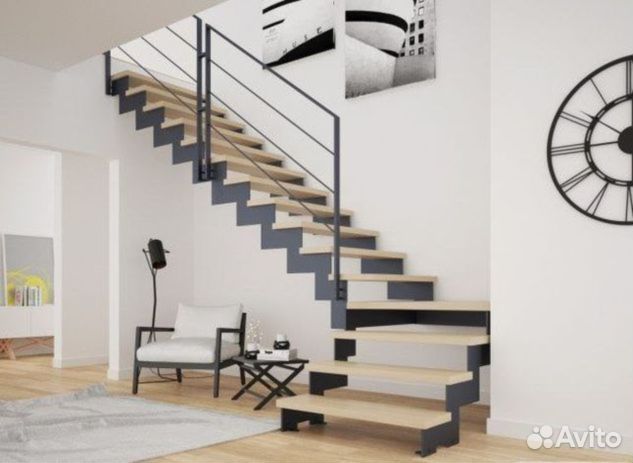 Металлические лестницы с отделкой деревом