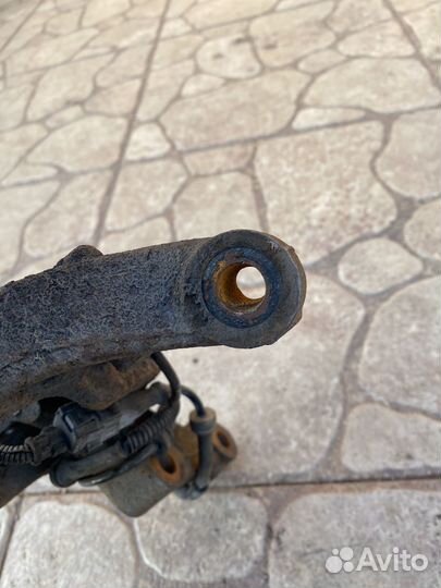 Renault trafic 3 поворотный кулак передний левый