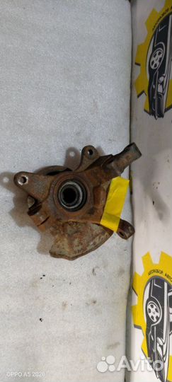 Поворотный кулак передний правый Kia Spectra LD