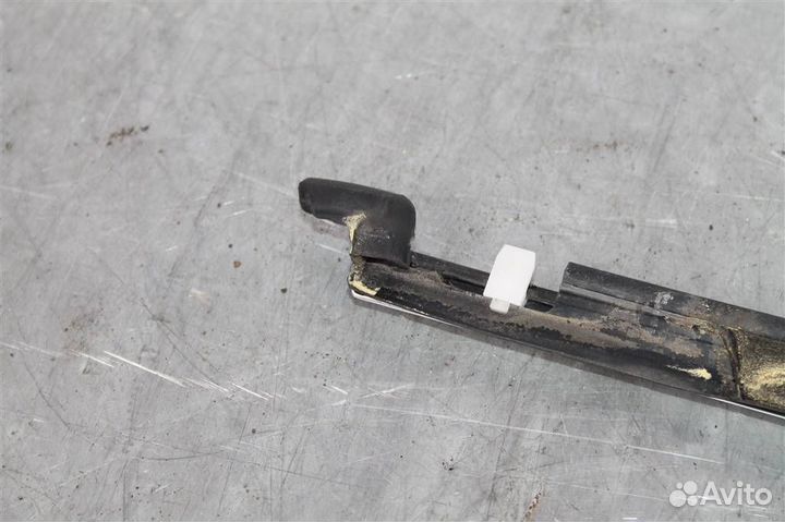 Молдинг стекла задней левой двери Volvo XC90 201