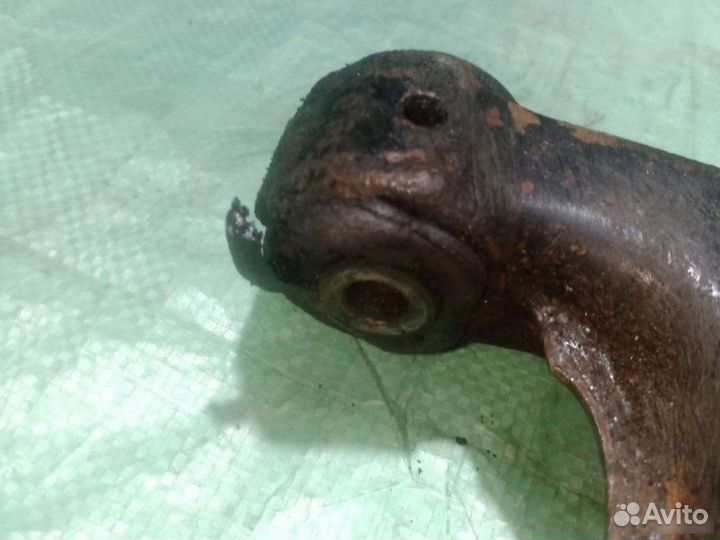 Рычаг передний левый Volkswagen Passat B3