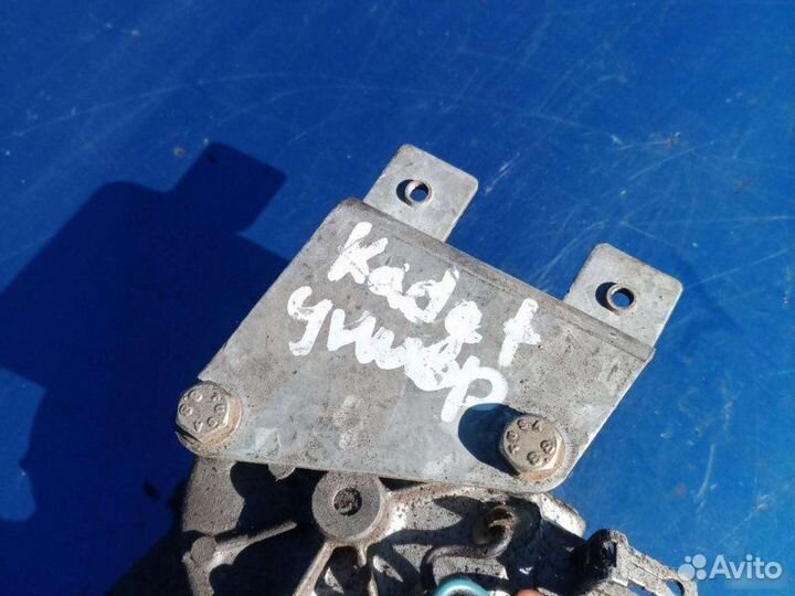 Мотор стеклоочистителя задний Opel Kadett 1989