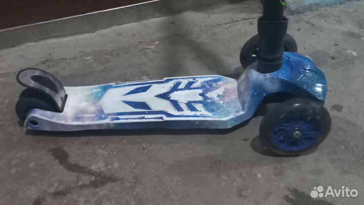 Самокат трёхколёсный святящиеся колеса