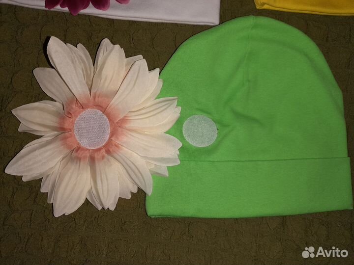 Новые шапки с большими цветами