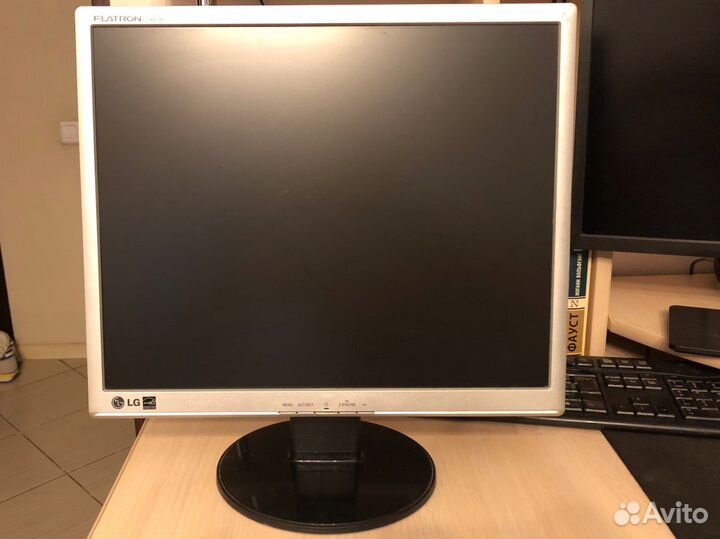Монитор lg Flatron l1942se