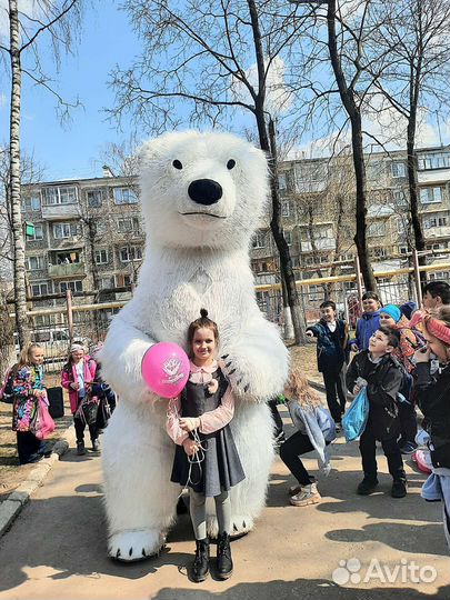 Большой белый медведь Калуга. Аэро медведь умка