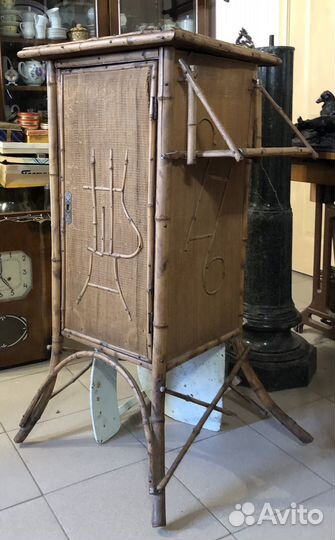 Шкафчик для патефона, пластинок. Бамбук