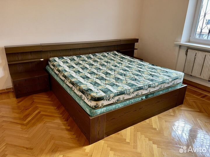 Спальный гарнитур +матрас