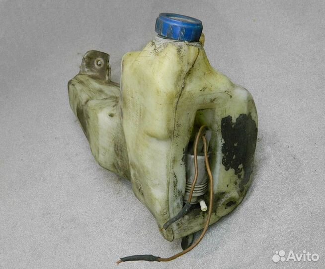 Бачок омывателя Audi 80 B3 в сборе