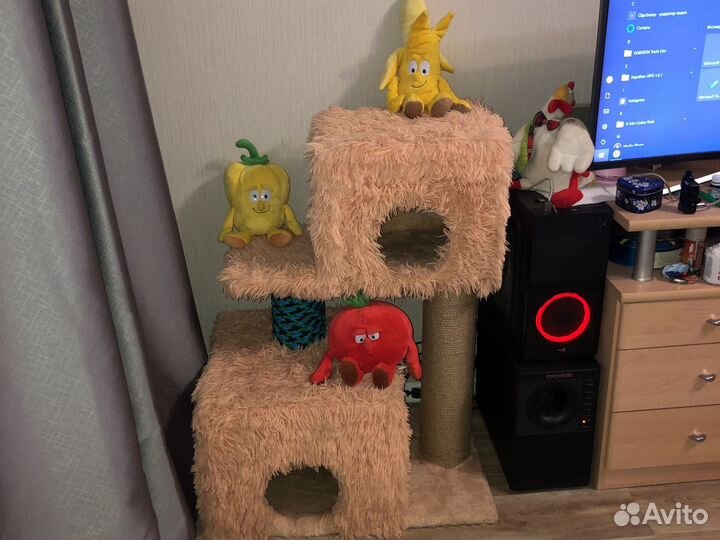 Кошачий домик с когтеточкой