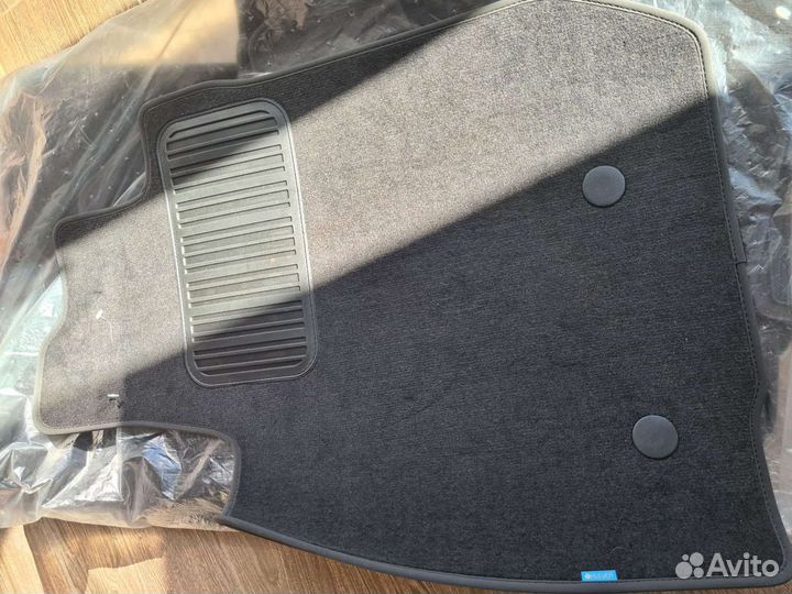 Комплект велюровых ковров Renault Duster