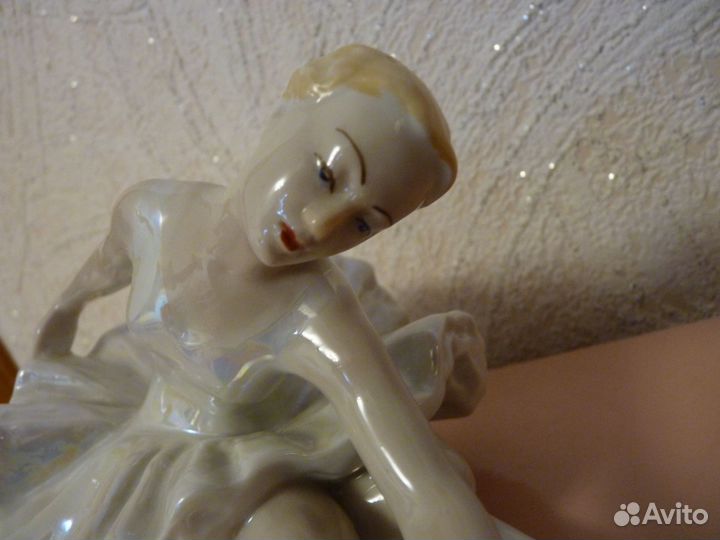 Фарфоровая статуэтка балерина 