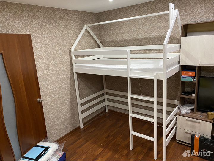 Детская кровать - чердак домик