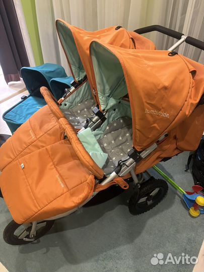 Коляска для двойни bumbleride