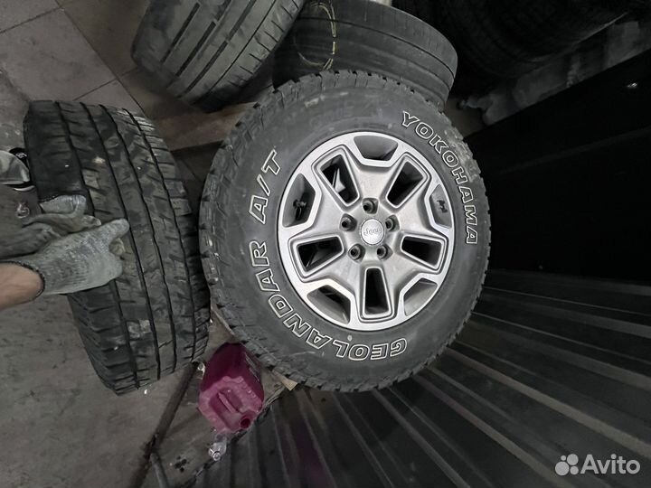 R17 Yokohama Geolandar A/T G015 245/75, PCD 5x127 DIA 71.5