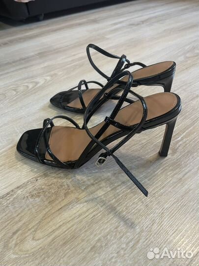 Босоножки черные 39