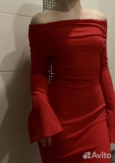 Платье со спущенными рукавами