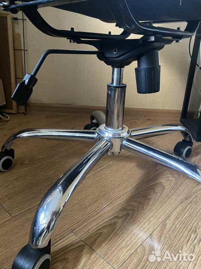 Офисное кресло