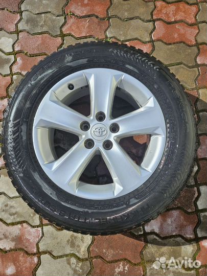 Колеса nokian 8 SUV 225/65 r17 на дисках Toyota