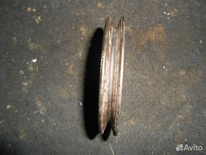 Шкив водяного насоса (помпы) Mazda Familia BF(85