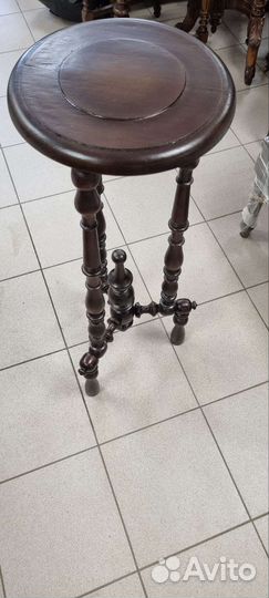 Антикварная подставка под цветы/фигуру