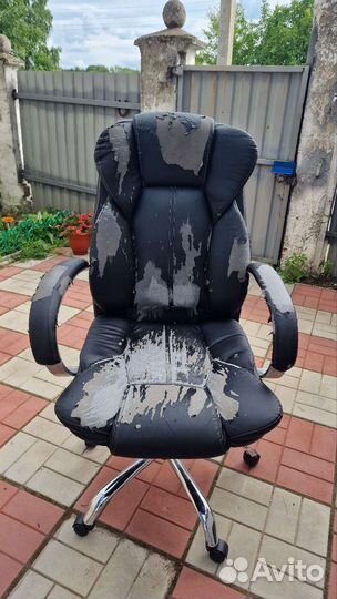 Офисное кожаное кресло бу