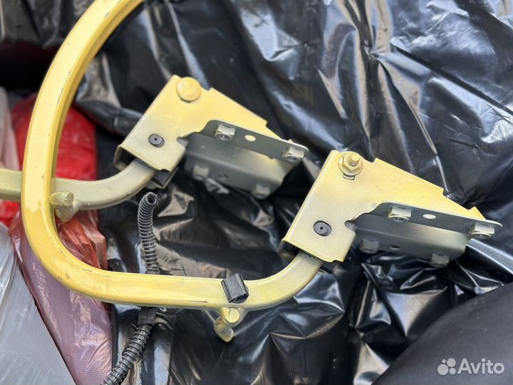 Петля двери / крыши багажника Volkswagen Polo