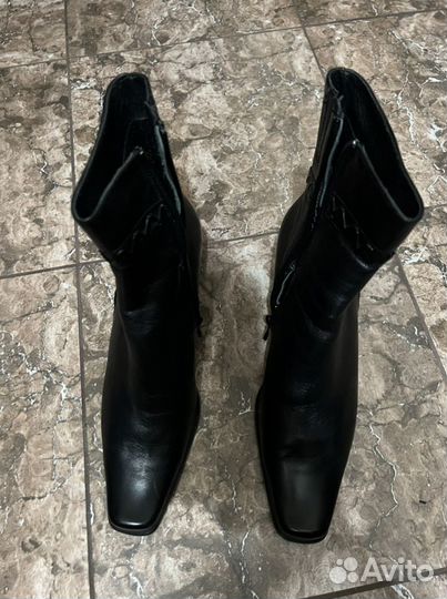 Женские ботинки