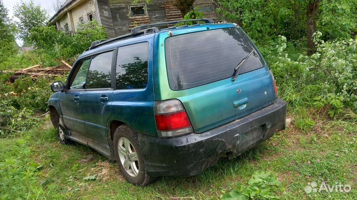 Subaru Forester 2.5 AT, 2000, битый, 250 000 км