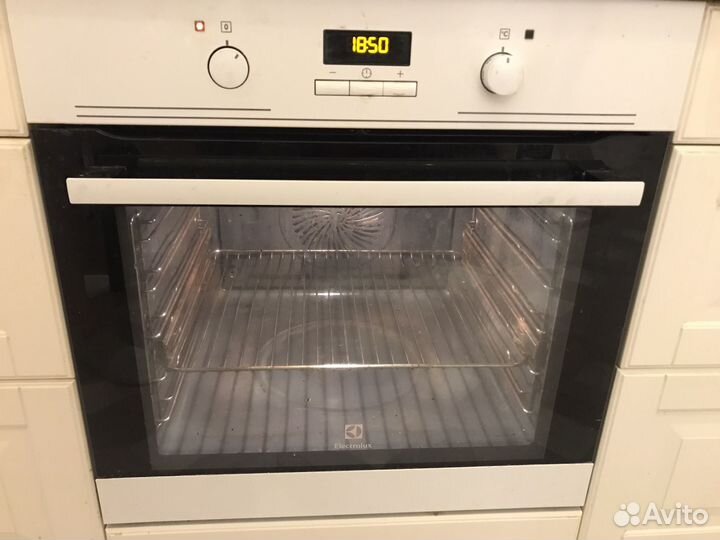 Электрический духовой шкаф Electrolux EOB3430COW