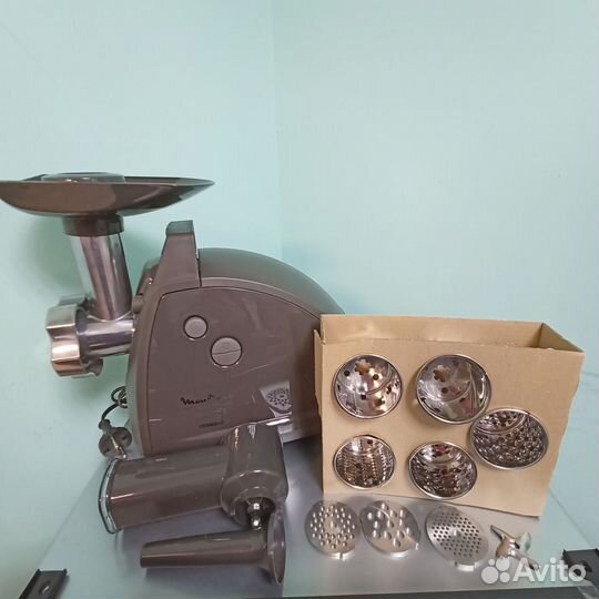 Электромясорубка Moulinex HV8 Plus