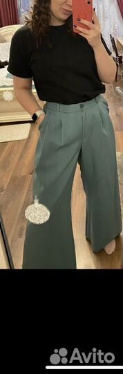 Костюм женский с принтом на пиджаке 46 размер