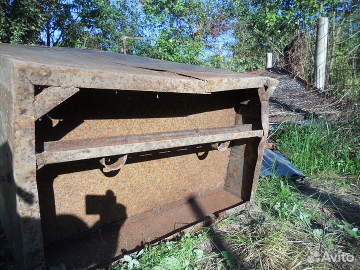 Шкаф металлический двухстворчатый железный СССР