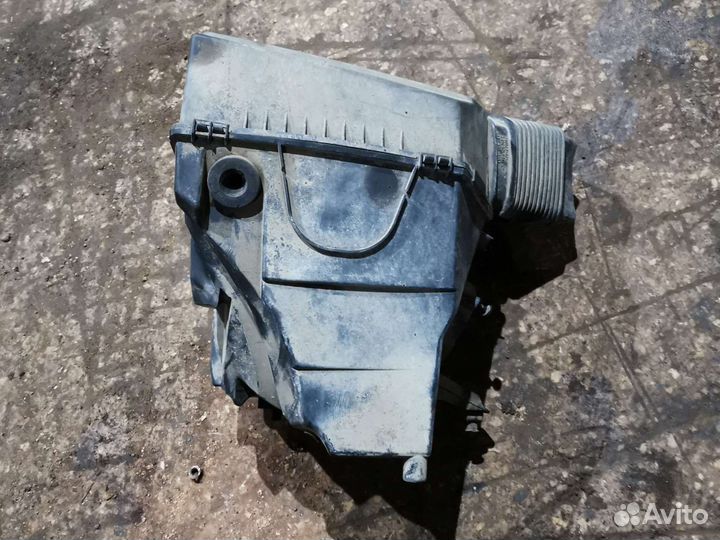 Корпус воздушного фильтра Audi A6 C6 2.0l BPJ