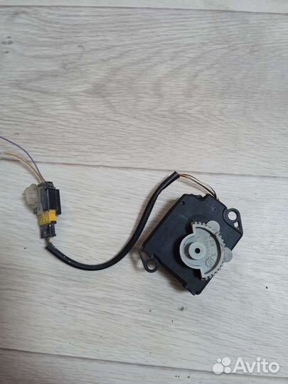 Моторчик заслонки отопителя (печки) Peugeot 406