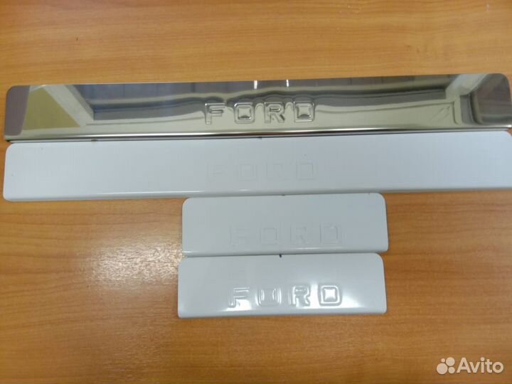 Накладки на пороги Ford Kuga (с 2013)