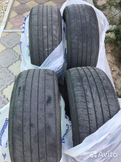 Yokohama BluEarth E70 215/55 R17 94V