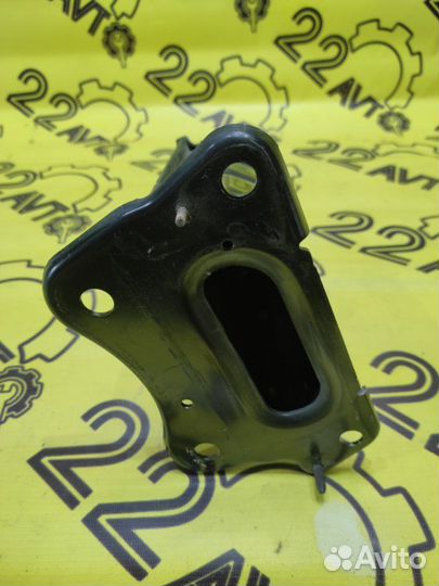 Кронштейн усилителя бампера передний правый Lexus