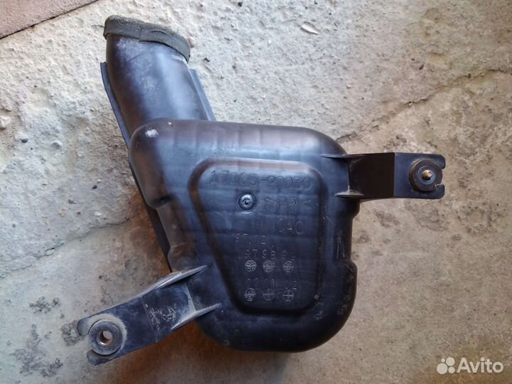 Резонатор воздушного фильтра Toyota Harrier