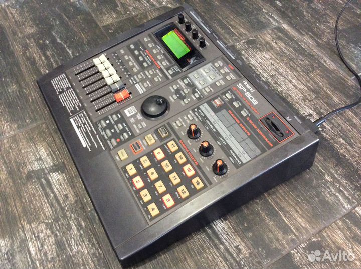 Roland SP-808