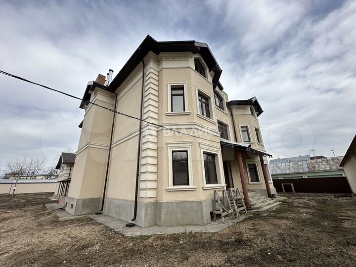 Дом 1171 м² на участке 29 сот.