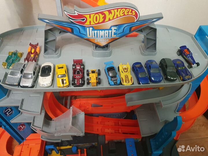 Hot wheels парковка с акулой оригинал +15 машинок