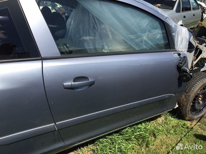 Передняя правая дверь Опель Astra купе