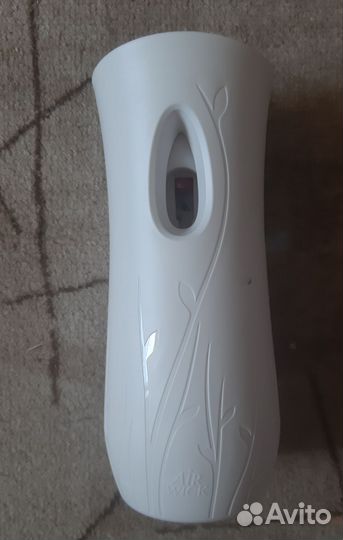 Диспенсер для освежителя воздуха автоматический