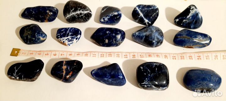 Содалит камень галтованный