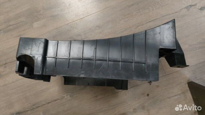 Кронштейн интеркулера правый Land Rover Range