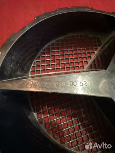 Эмблема решетки радиаторам Мерседес 164, 251