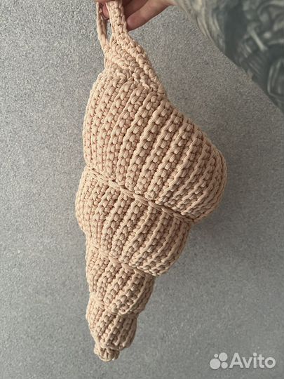 Интерьерная вязаная корзинка ракушка