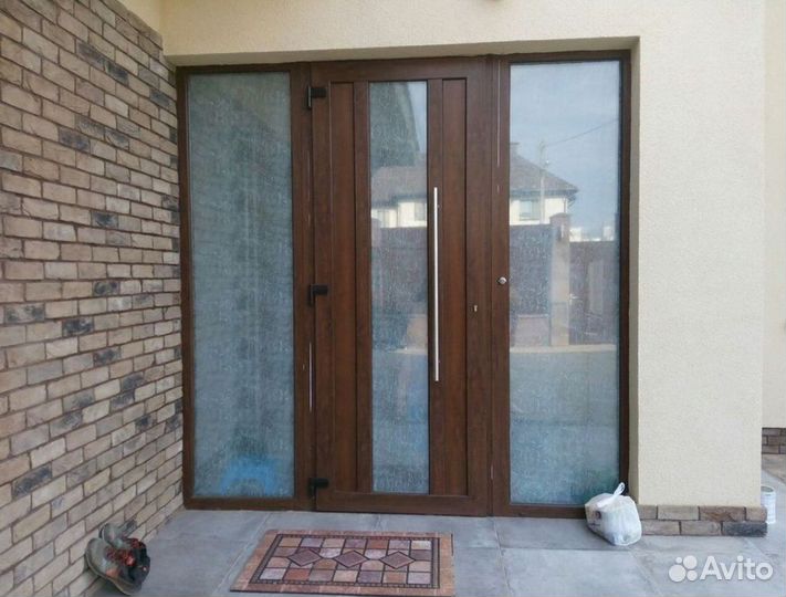 Дверь пластиковая / входная группа